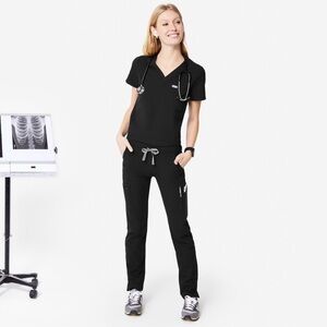 FIGS XXS Catarina top
XXS yola pants Reg black